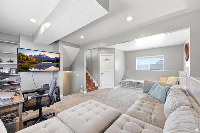 6831 S FOX RIDGE WAY, West Jordan, UT 84081