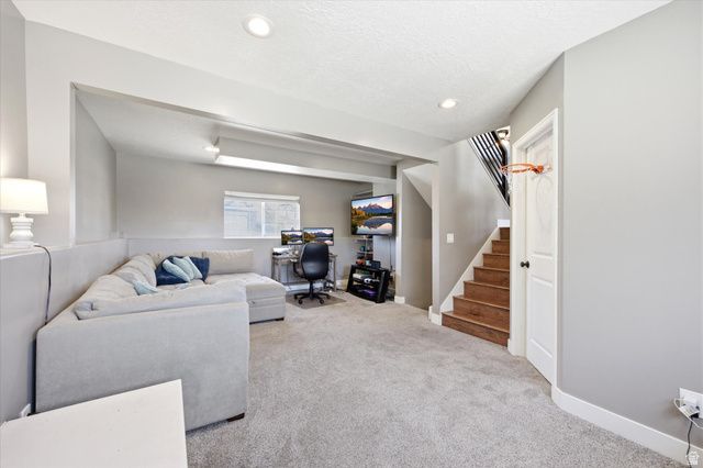 6831 S FOX RIDGE WAY, West Jordan, UT 84081