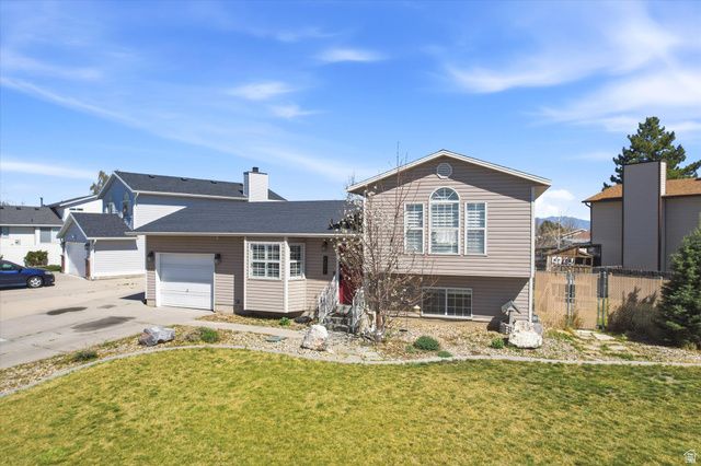 6831 S FOX RIDGE WAY, West Jordan, UT 84081