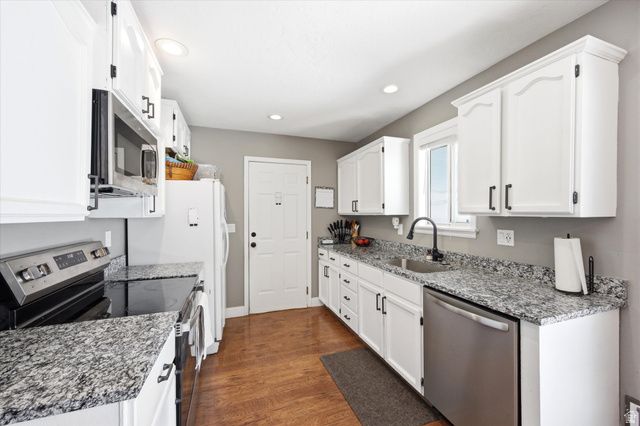 6831 S FOX RIDGE WAY, West Jordan, UT 84081