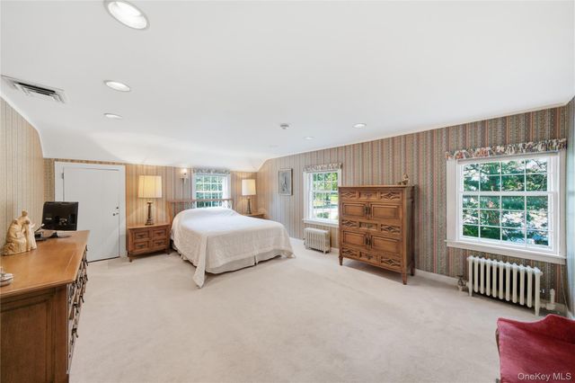 255 Manor Road, Douglaston, NY 11363