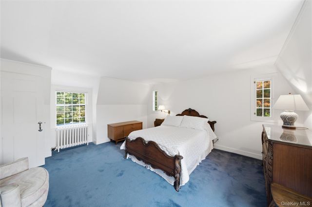 255 Manor Road, Douglaston, NY 11363