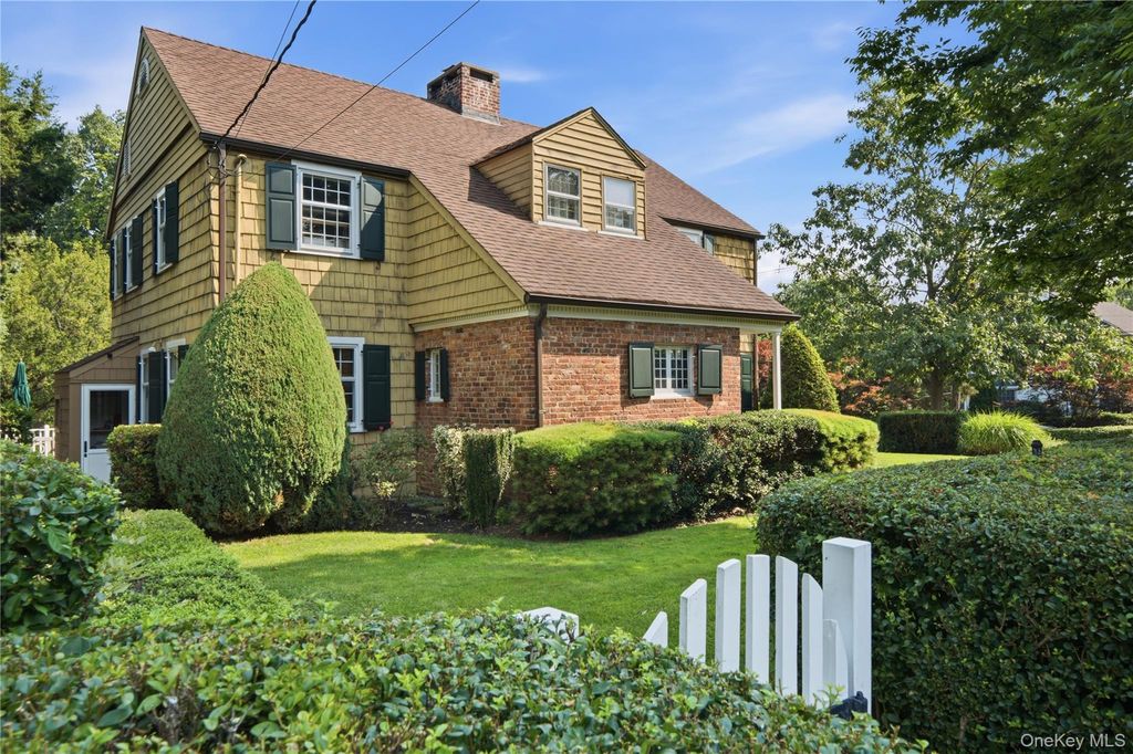 255 Manor Road, Douglaston, NY 11363 — photo 3