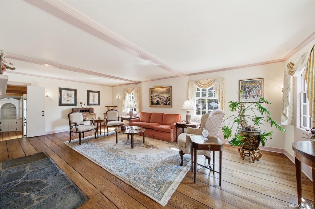 255 Manor Road, Douglaston, NY 11363 — photo 4