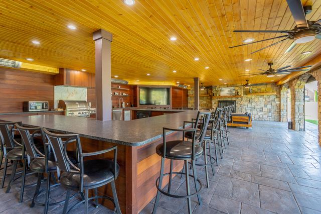 25 Ridgerock Drive, Signal Mountain, TN 37377