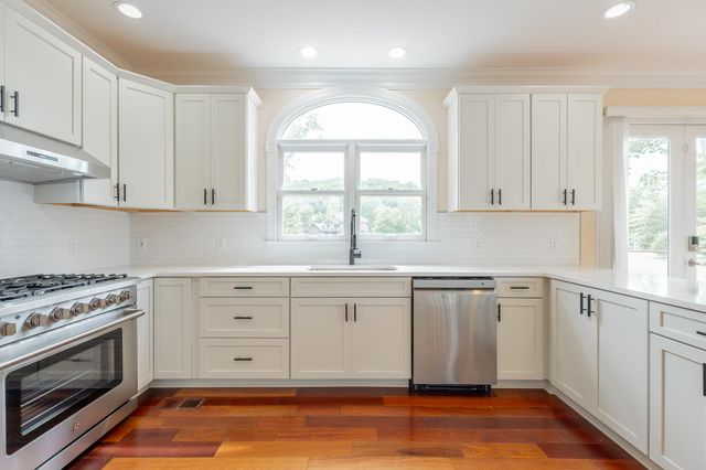 25 Ridgerock Drive, Signal Mountain, TN 37377