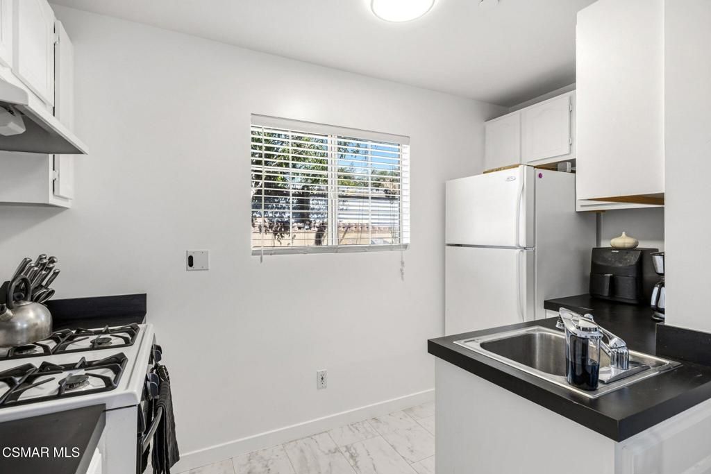 Image 10 of property listing at 1484 N Rose Street, Burbank, CA 91505