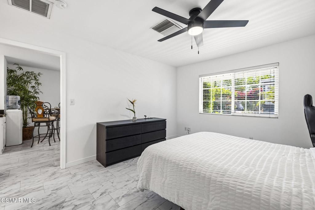 Image 13 of property listing at 1484 N Rose Street, Burbank, CA 91505