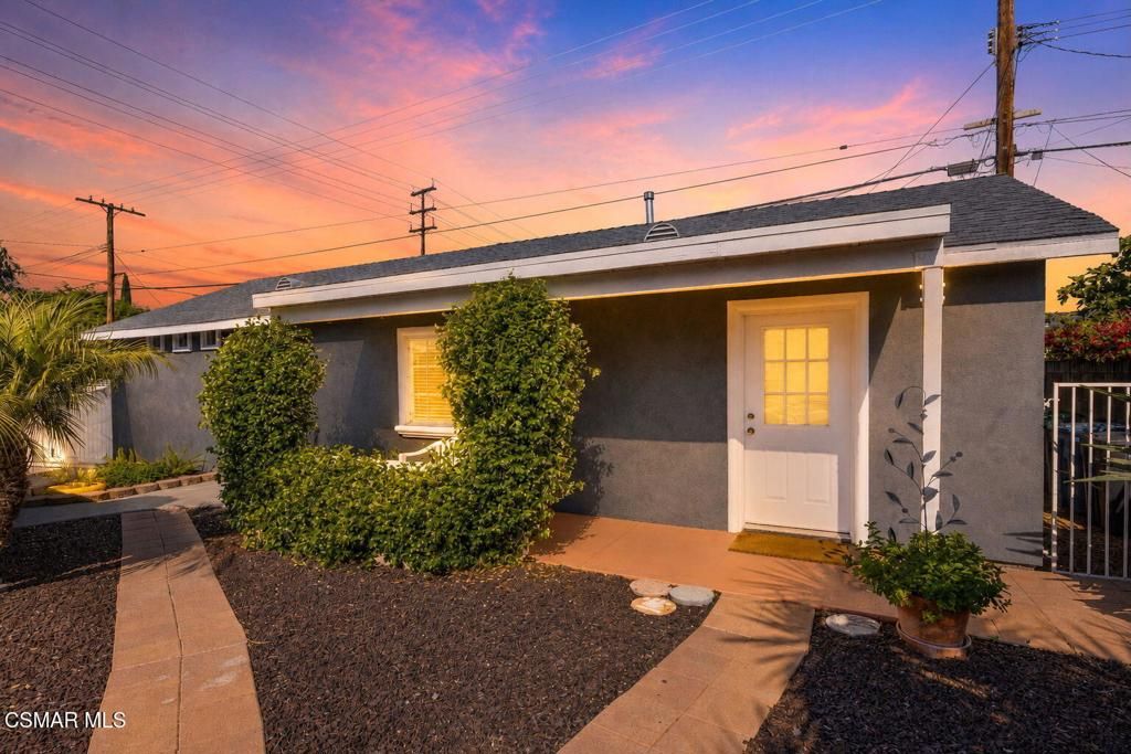 Image 3 of property listing at 1484 N Rose Street, Burbank, CA 91505