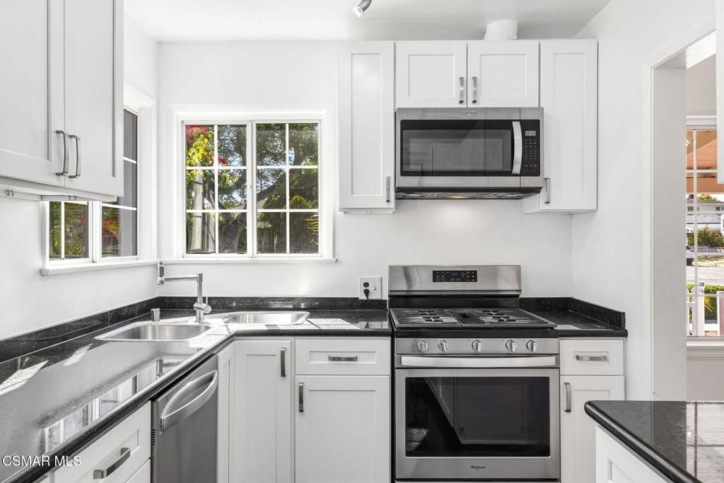 Image 35 of property listing at 1484 N Rose Street, Burbank, CA 91505