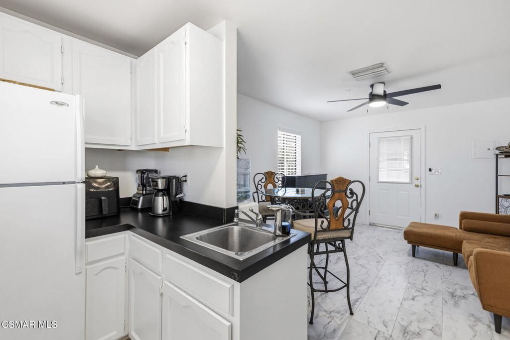 Image 7 of property listing at 1484 N Rose Street, Burbank, CA 91505