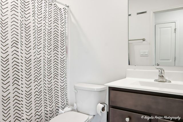 2117 Yellowstone Boulevard, Mundelein, IL 60060