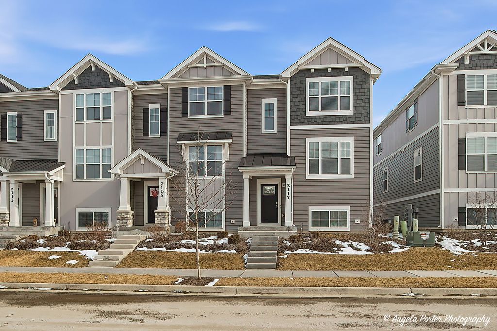 2117 Yellowstone Boulevard, Mundelein, IL 60060