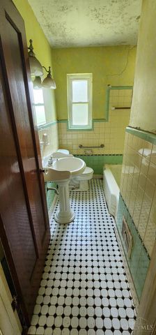 1409 adams, Mt Healthy, OH 45231