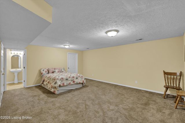 10540 Clayton Allen Blvd, Louisville, KY 40229