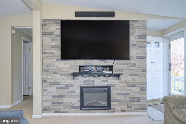 77 BARBIE LN, Martinsburg, WV 25405