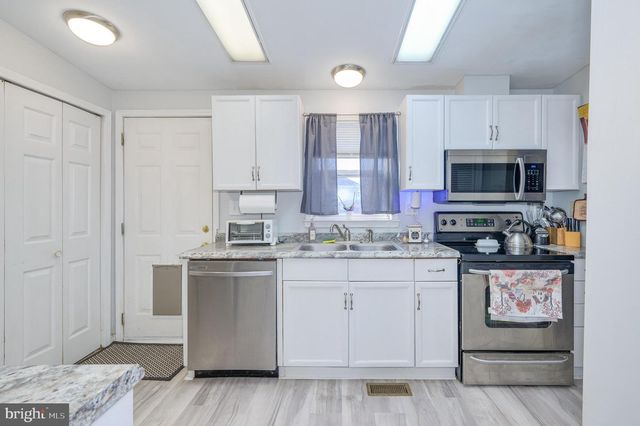 77 BARBIE LN, Martinsburg, WV 25405