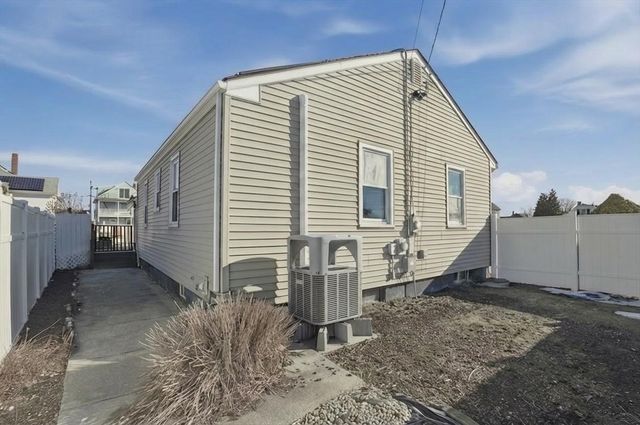 899 Ridge Street, New Bedford, MA 02740