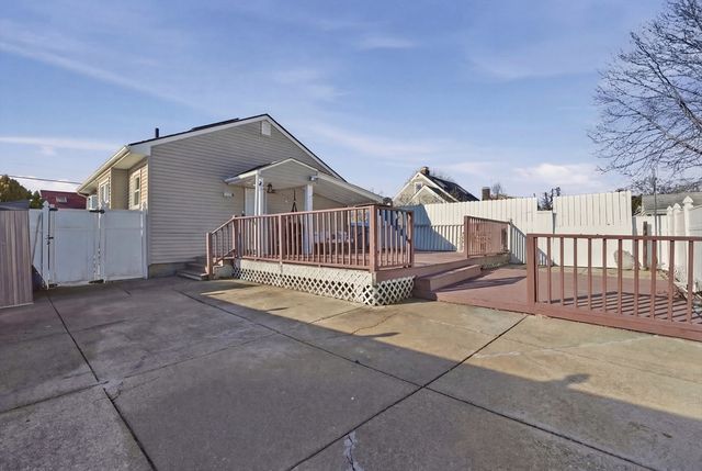 899 Ridge Street, New Bedford, MA 02740