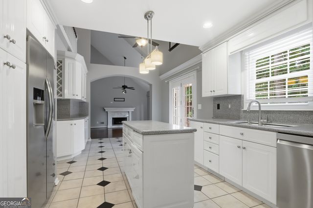 810 Devenish Lane, Roswell, GA 30075