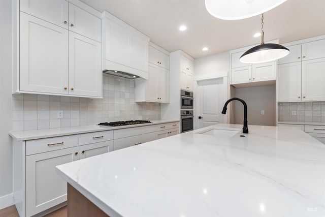 6612 N Good Drive, Eagle, ID 83629