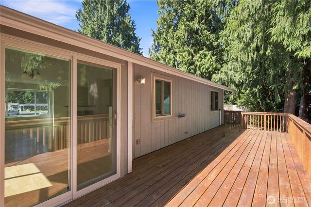 19005 60th Street E, Lake Tapps, WA 98391