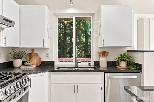 19005 60th Street E, Lake Tapps, WA 98391