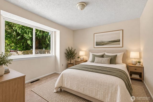 19005 60th Street E, Lake Tapps, WA 98391