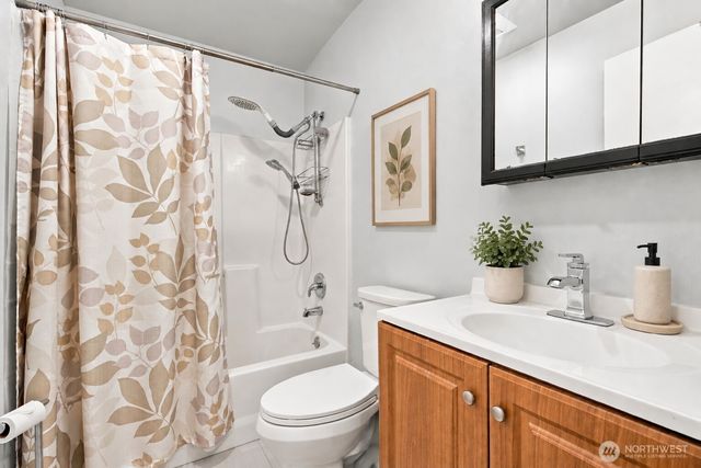 19005 60th Street E, Lake Tapps, WA 98391