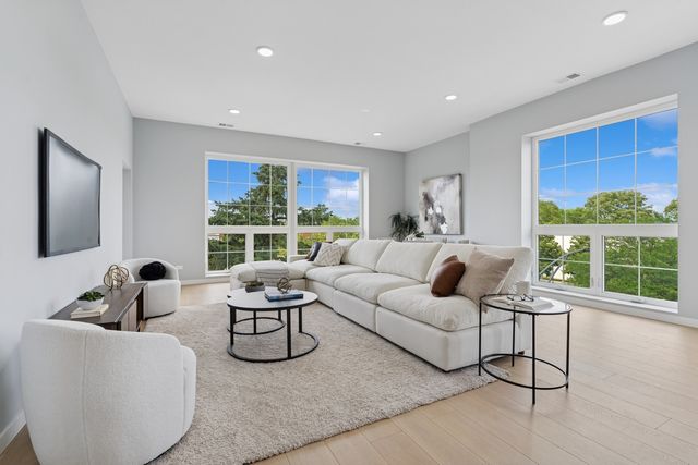 5830 N Lincoln Avenue 3E, Chicago, IL 60659