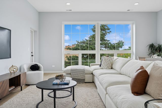 5830 N Lincoln Avenue 3E, Chicago, IL 60659