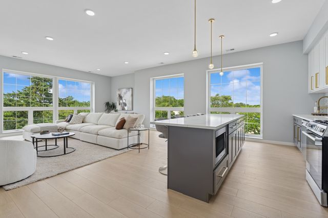 5830 N Lincoln Avenue 3E, Chicago, IL 60659