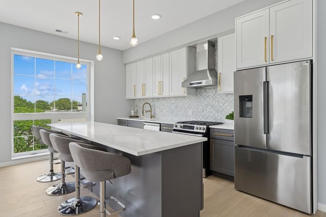 5830 N Lincoln Avenue 3E, Chicago, IL 60659