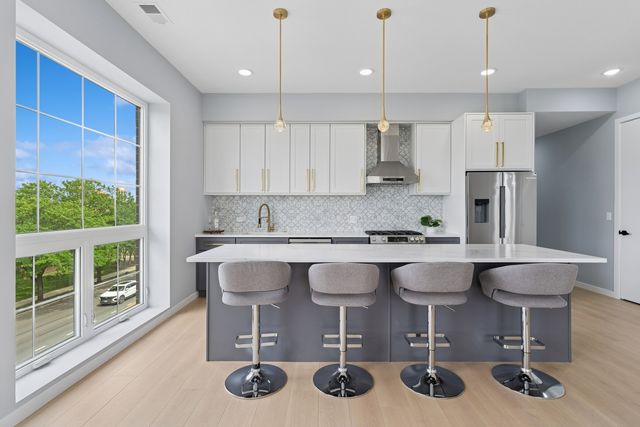 5830 N Lincoln Avenue 3E, Chicago, IL 60659