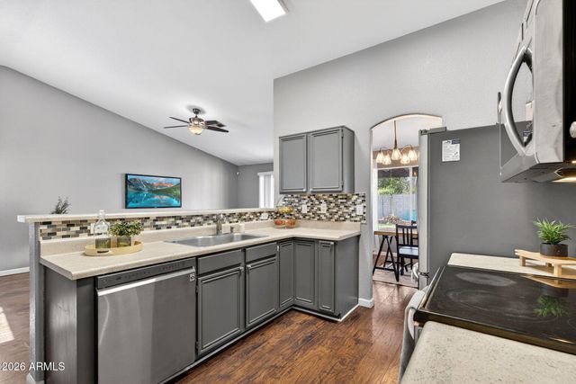 518 W AMOROSO Drive, Gilbert, AZ 85233