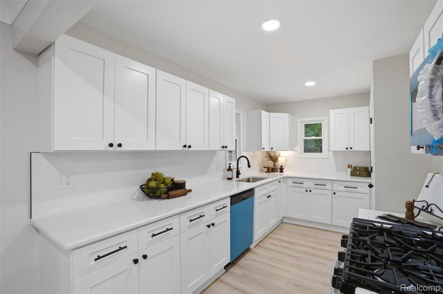 21161 Westhampton Street, Oak Park, MI 48237
