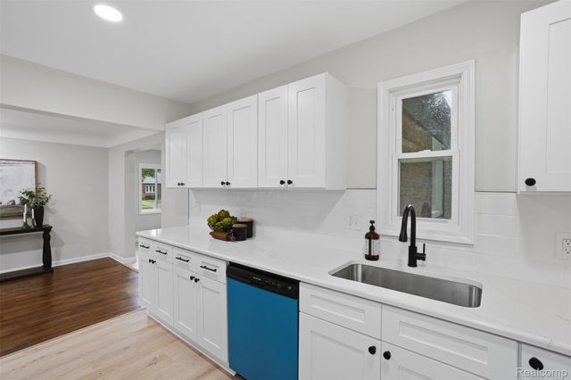 21161 Westhampton Street, Oak Park, MI 48237
