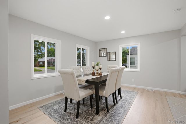 21161 Westhampton Street, Oak Park, MI 48237