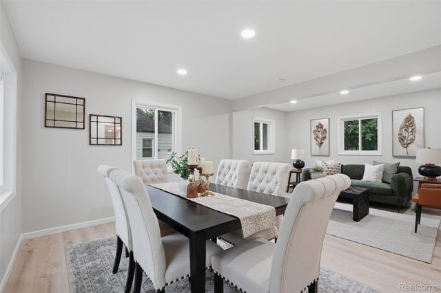 21161 Westhampton Street, Oak Park, MI 48237