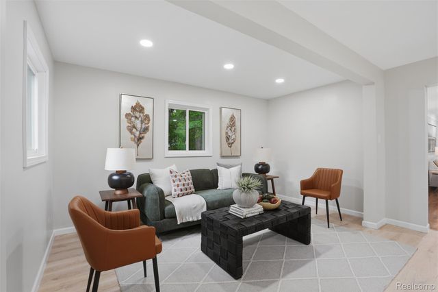 21161 Westhampton Street, Oak Park, MI 48237
