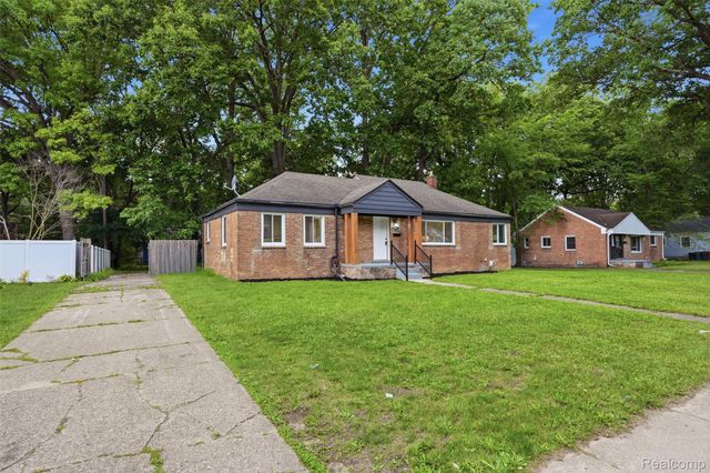21161 Westhampton Street, Oak Park, MI 48237