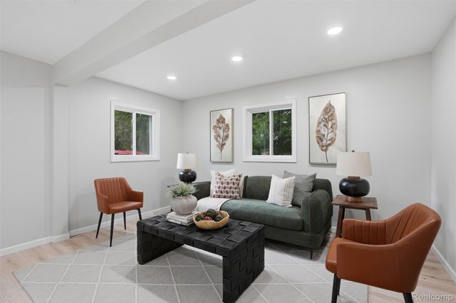 21161 Westhampton Street, Oak Park, MI 48237