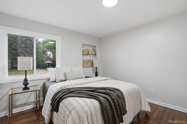 21161 Westhampton Street, Oak Park, MI 48237