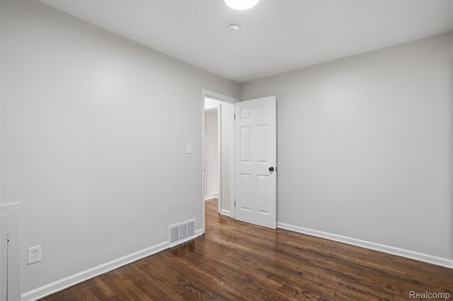 21161 Westhampton Street, Oak Park, MI 48237