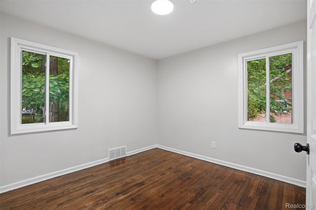 21161 Westhampton Street, Oak Park, MI 48237