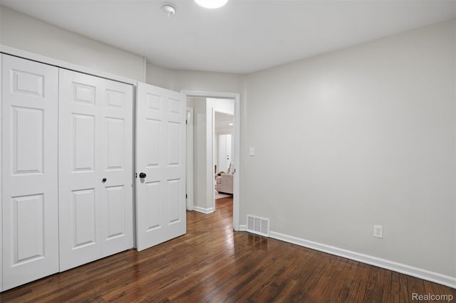 21161 Westhampton Street, Oak Park, MI 48237
