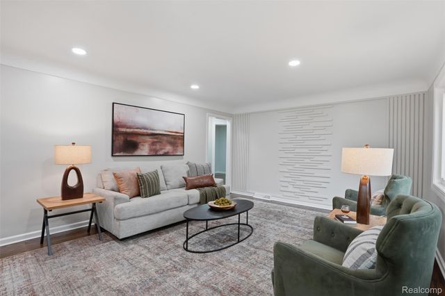 21161 Westhampton Street, Oak Park, MI 48237