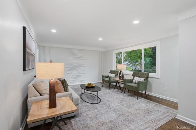 21161 Westhampton Street, Oak Park, MI 48237