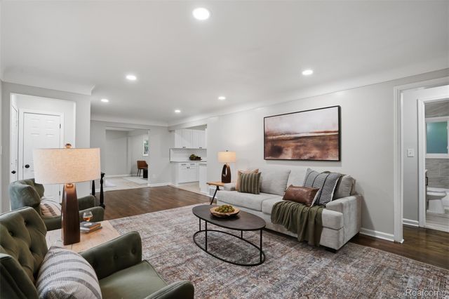 21161 Westhampton Street, Oak Park, MI 48237