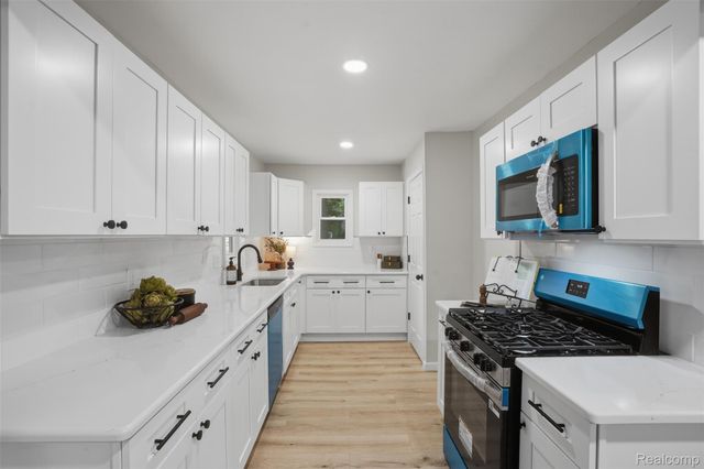 21161 Westhampton Street, Oak Park, MI 48237